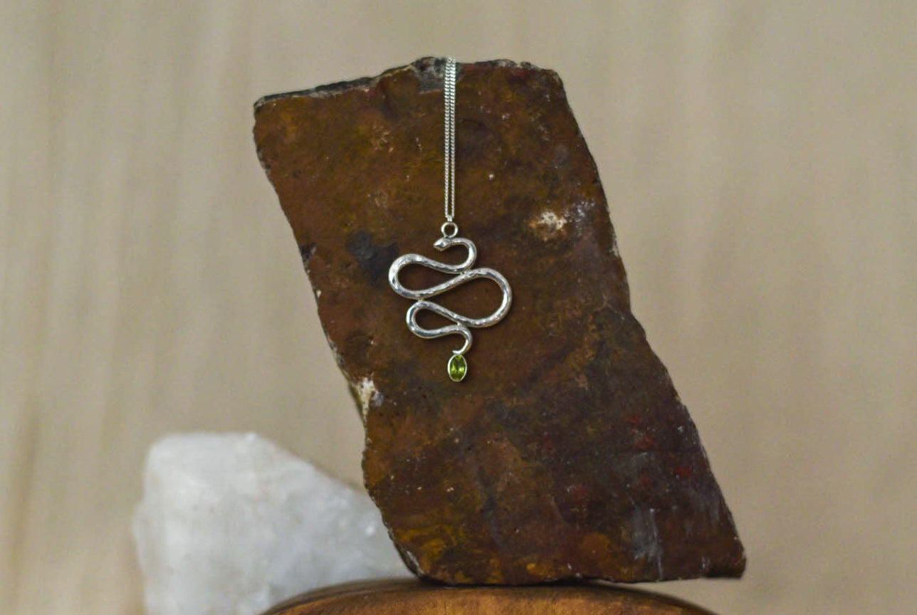 Nagini Sterling Silver Peridot Necklace (Medium)